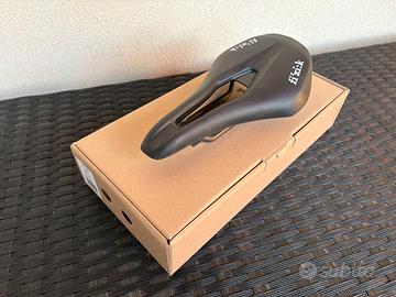 Sella Fizik Vento Argo R1 Carbon 140mm – Perfetta