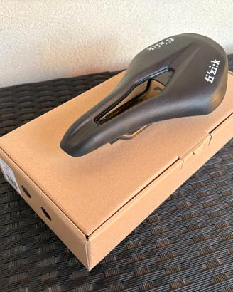 Sella Fizik Vento Argo R1 Carbon 140mm – Perfetta