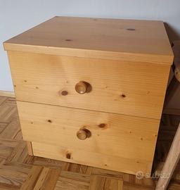 Comodino in legno