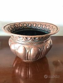 Vaso/cachepot in rame sbalzato