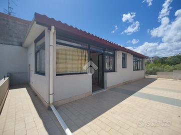 3 LOCALI A GIARDINI NAXOS