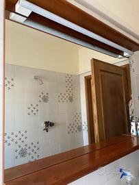 Specchio bagno con mensola e cornice in legno