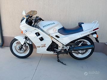 Honda Vfr 750 rc24 - 1986