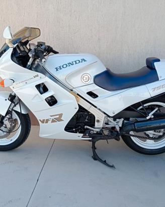 Honda Vfr 750 rc24 - 1986