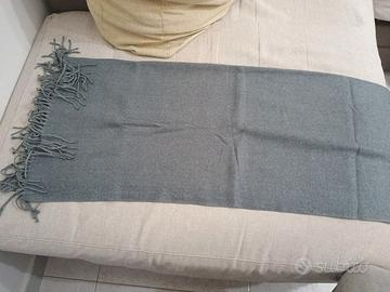 Sciarpa grigia invernale 