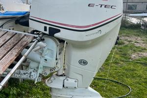 Pilotina 7 m con fuoribordo