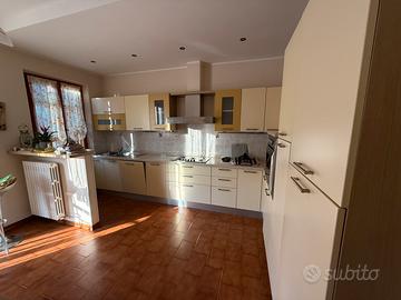 Cucina angolare piana in granito