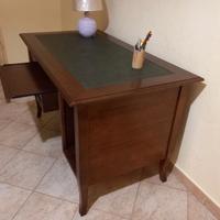 Scrivania in legno