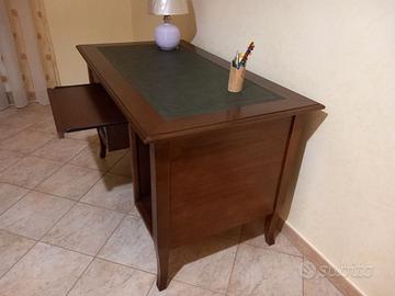 Scrivania in legno