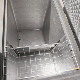 Congelatore a pozzetto 250 litri.