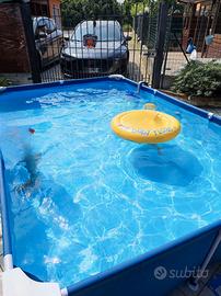 Piscina con depuratore