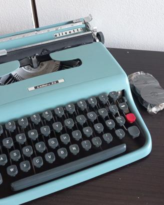 Olivetti Lettera 22 – Macchina da scrivere vintage