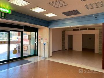 Vendita locale interno a Centro Commerciale Etrusc