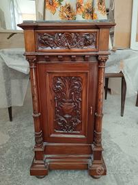 2 comodini antichi in noce 