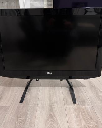 TV LED 32’ + Fire stick Amazon