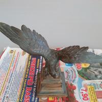 Due statue d'età passata