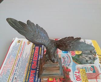 Due statue d'età passata