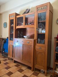 Credenza siciliana con tavolo e sedie
