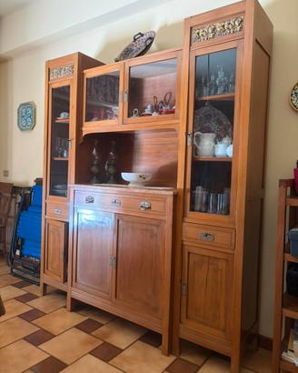 Credenza siciliana con tavolo e sedie