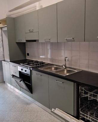 cucina completa  lunghezza 3 metri e 60 cm