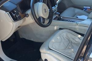 Auto volvo v90