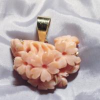 Pendente in corallo e oro