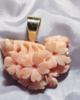 Pendente in corallo e oro