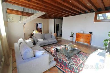 Appartamento di 263 m² con più di 5 locali e box a