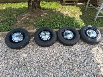 4 pneumatici e 4 copri ruota per fiat 500 l epoca 