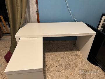 Scrivania con piano allungabile Ikea