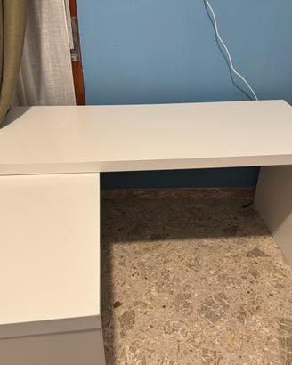 Scrivania con piano allungabile Ikea