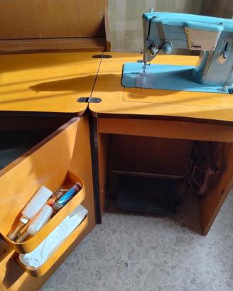 Macchina da cucire Singer 327 K con mobile