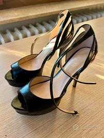 Sandali GUESS neri in vernice N.38