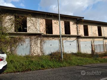 Costruzione con garage