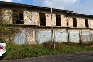 Costruzione con garage