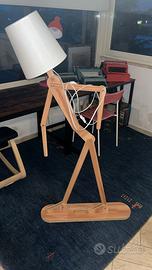 Lampada da terra in legno stile nordico – snodabil