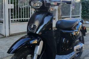 Scarabeo 50    anno 2017    km 9350