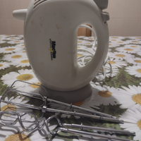 Sbattitore elettrico con fruste in acciaio