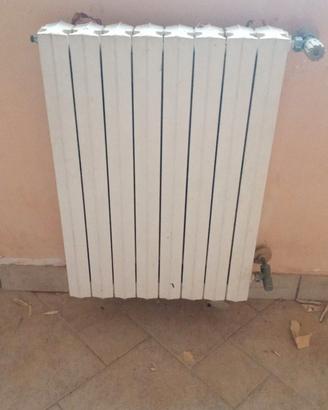 radiatori in ghisa usati ma tenuti bene