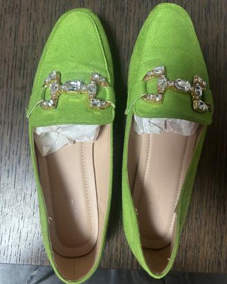 Mocassino verde con pietre n40