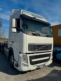 Motrice 4 assi Volvo 500 con biga per container