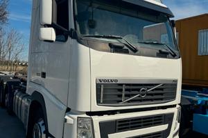 Motrice 4 assi Volvo 500 con biga per container