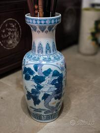 Collezione bastoni da passeggio con vaso