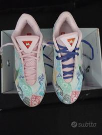 scarpa da basket LeBron 22 monopoly currency 