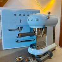 Macchina caffè e cappuccino Smeg azzurra