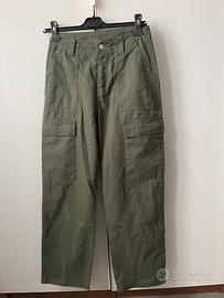 Pantalone largo con le tasche laterali