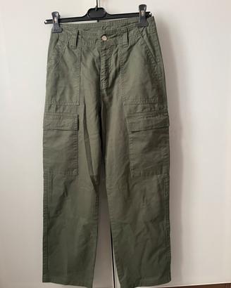 Pantalone largo con le tasche laterali