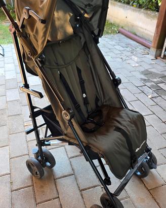 Passeggino verde militare 