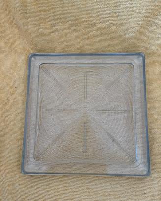 Vetrocemento e relativo supporto in plastica