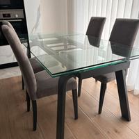 Tavolo in vetro allungabile